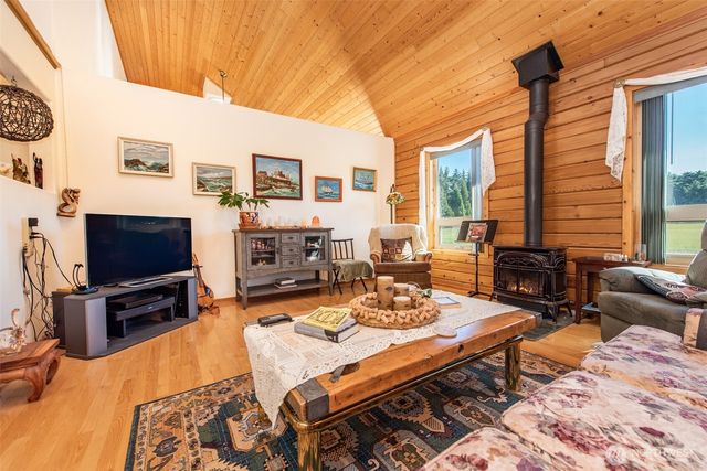 1688 Finn Hall Road, Port Angeles, WA 98362