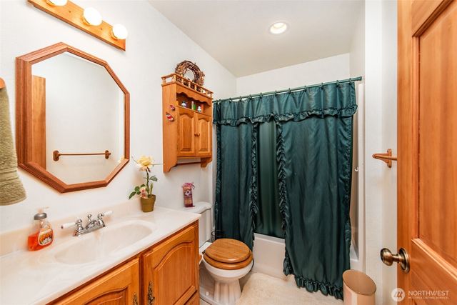 1688 Finn Hall Road, Port Angeles, WA 98362