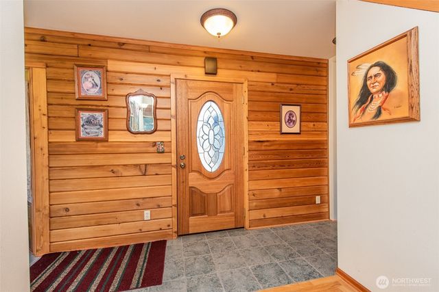 1688 Finn Hall Road, Port Angeles, WA 98362