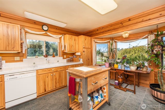 1688 Finn Hall Road, Port Angeles, WA 98362