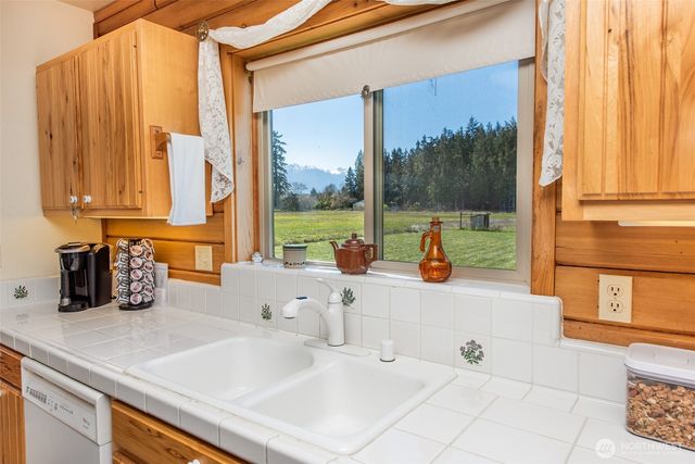 1688 Finn Hall Road, Port Angeles, WA 98362