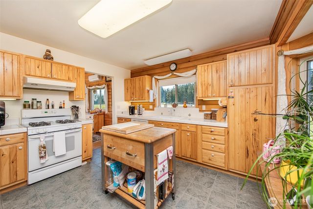 1688 Finn Hall Road, Port Angeles, WA 98362