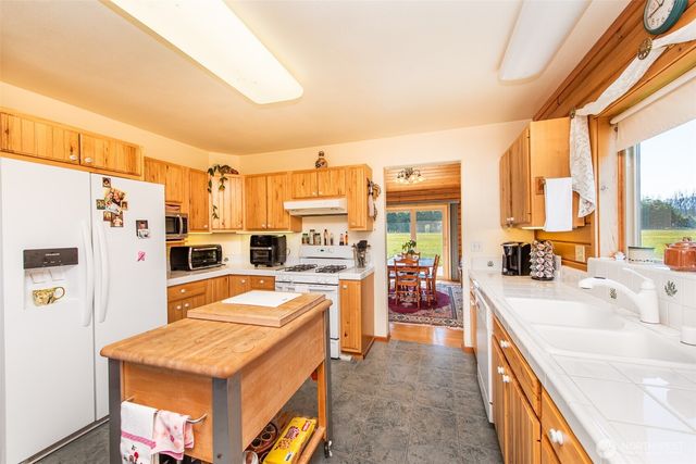 1688 Finn Hall Road, Port Angeles, WA 98362