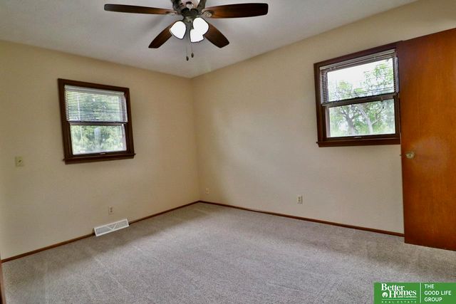 7105 Pine Drive, La Vista, NE 68128