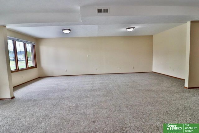 7105 Pine Drive, La Vista, NE 68128