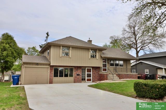 7105 Pine Drive, La Vista, NE 68128