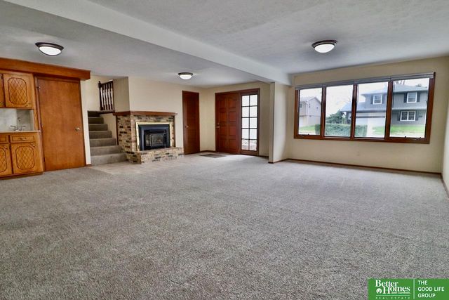 7105 Pine Drive, La Vista, NE 68128