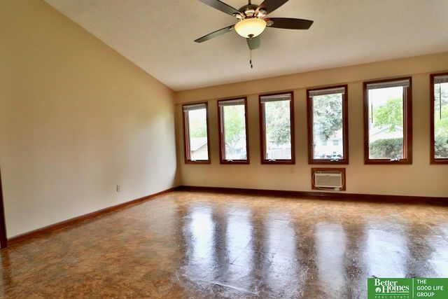7105 Pine Drive, La Vista, NE 68128