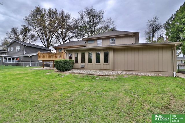7105 Pine Drive, La Vista, NE 68128