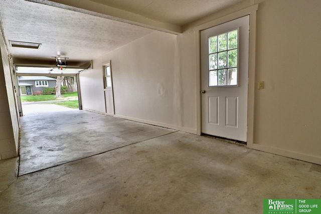 7105 Pine Drive, La Vista, NE 68128