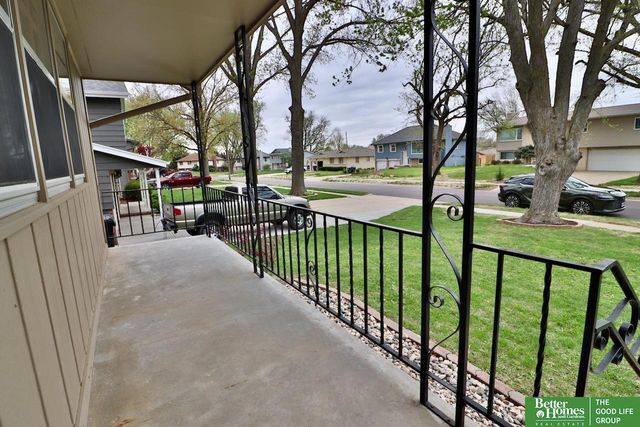 7105 Pine Drive, La Vista, NE 68128