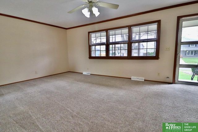 7105 Pine Drive, La Vista, NE 68128