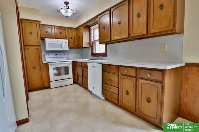 7105 Pine Drive, La Vista, NE 68128