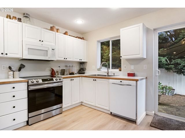 5154 Ne SCHOELER Cir, Hillsboro, OR 97124