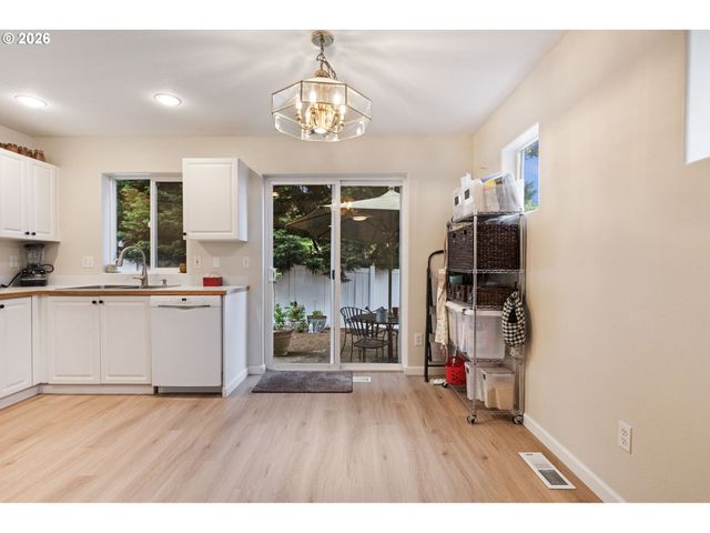 5154 Ne SCHOELER Cir, Hillsboro, OR 97124