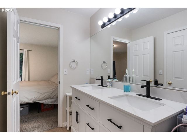 5154 Ne SCHOELER Cir, Hillsboro, OR 97124