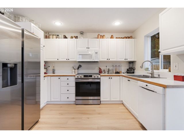 5154 Ne SCHOELER Cir, Hillsboro, OR 97124