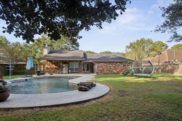 214 Fernwood Street, Bridge City, TX 77611