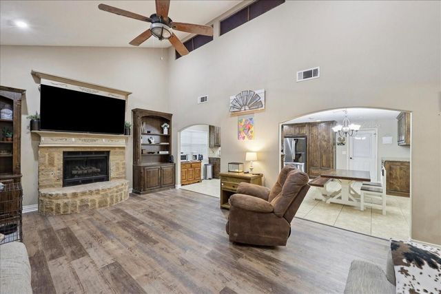 214 Fernwood Street, Bridge City, TX 77611