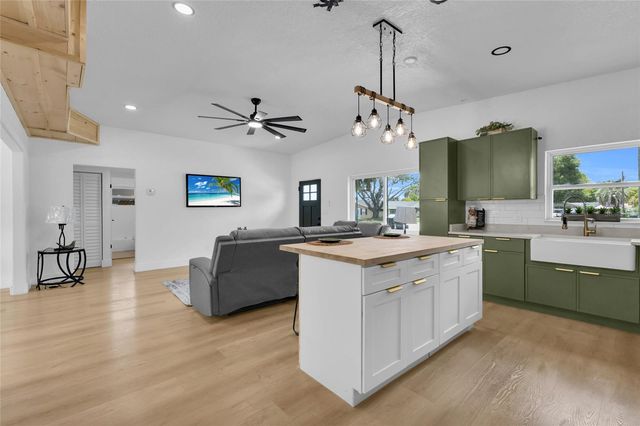 5325 SATEL DRIVE, Orlando, FL 32810