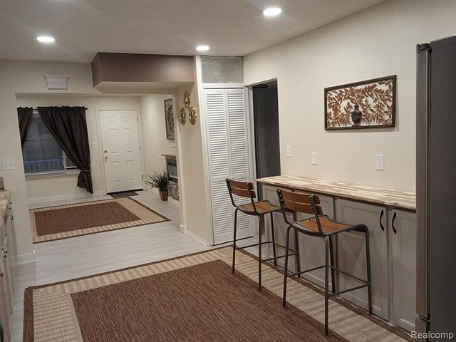 65 E Princeton Avenue, Pontiac, MI 48340