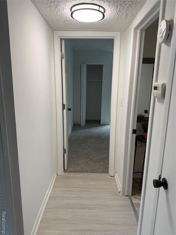 65 E Princeton Avenue, Pontiac, MI 48340