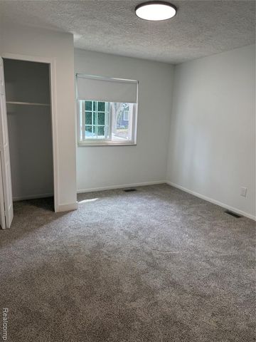 65 E Princeton Avenue, Pontiac, MI 48340