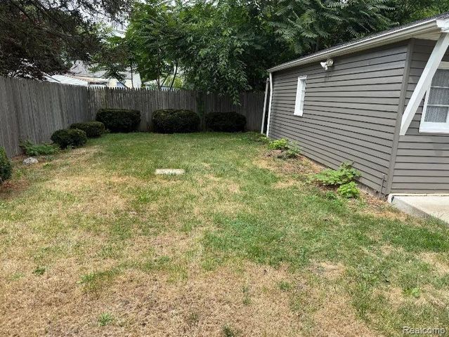65 E Princeton Avenue, Pontiac, MI 48340