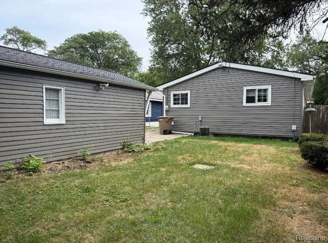 65 E Princeton Avenue, Pontiac, MI 48340