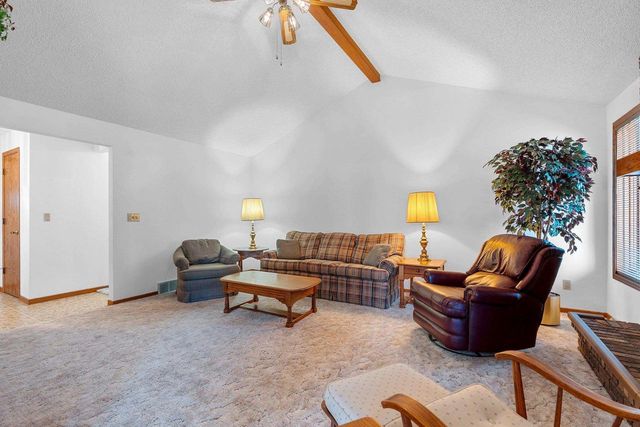 2967 W HIAWATHA DRIVE, Appleton, WI 54914