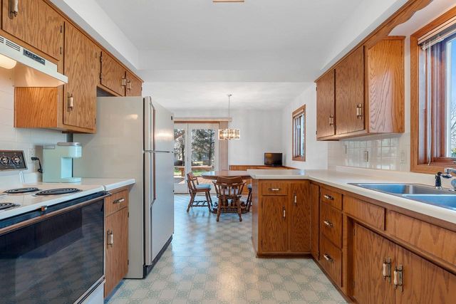 2967 W HIAWATHA DRIVE, Appleton, WI 54914