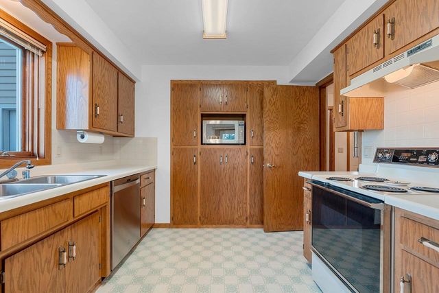 2967 W HIAWATHA DRIVE, Appleton, WI 54914