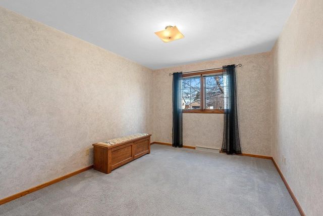 2967 W HIAWATHA DRIVE, Appleton, WI 54914