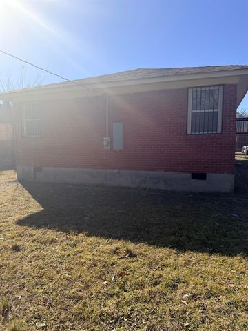 1304 OAK ST, Memphis, TN 38106