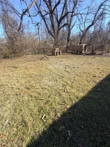 1304 OAK ST, Memphis, TN 38106