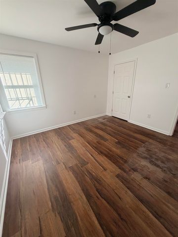 1304 OAK ST, Memphis, TN 38106