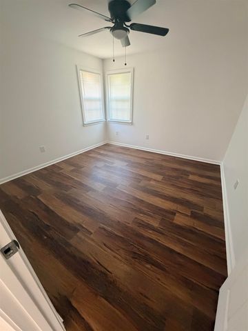 1304 OAK ST, Memphis, TN 38106