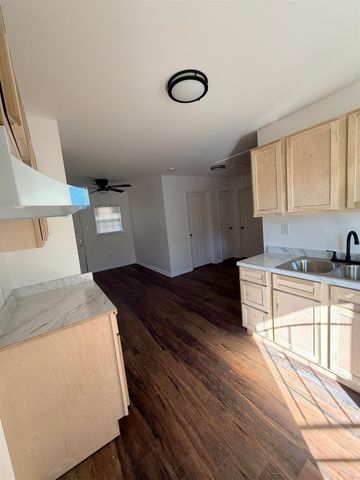 1304 OAK ST, Memphis, TN 38106