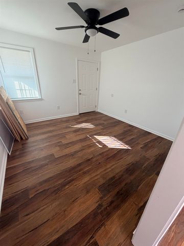 1304 OAK ST, Memphis, TN 38106