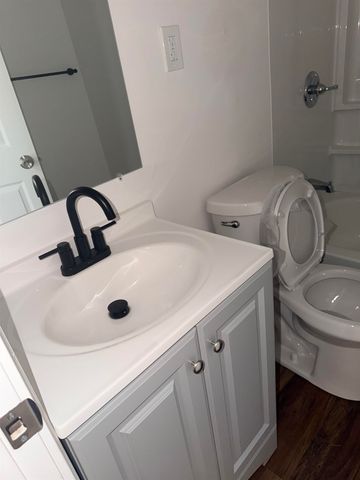 1304 OAK ST, Memphis, TN 38106