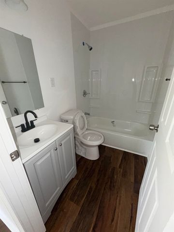 1304 OAK ST, Memphis, TN 38106