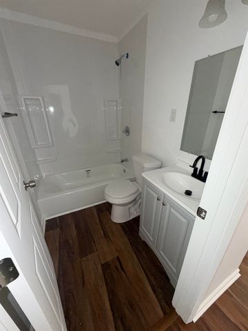 1304 OAK ST, Memphis, TN 38106