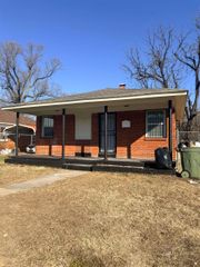 1304 OAK ST, Memphis, TN 38106