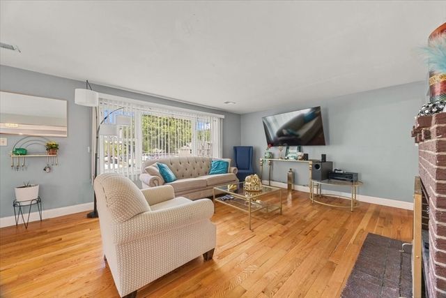 33 Prince St, Brockton, MA 02302