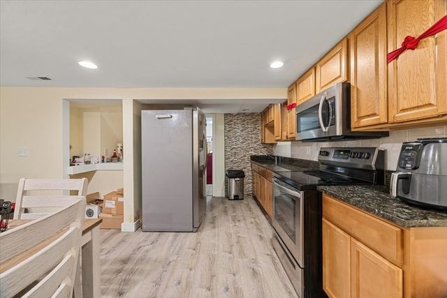 33 Prince St, Brockton, MA 02302