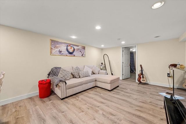 33 Prince St, Brockton, MA 02302