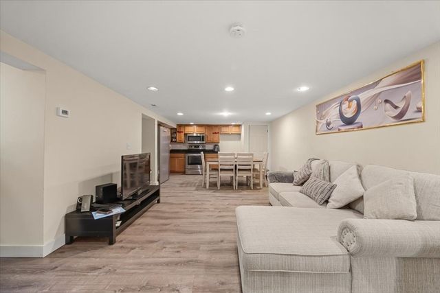 33 Prince St, Brockton, MA 02302
