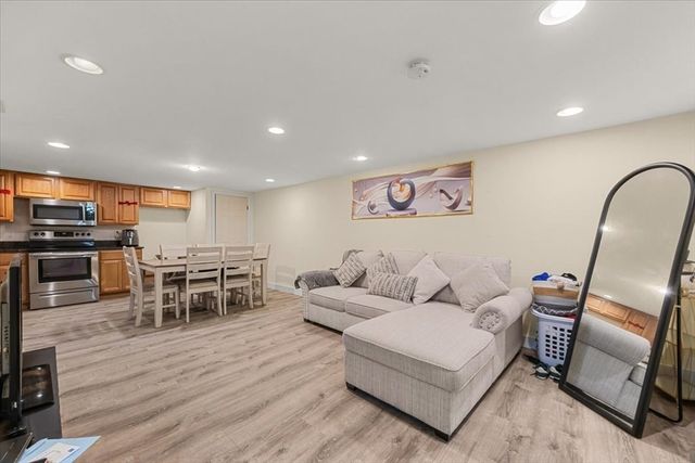 33 Prince St, Brockton, MA 02302