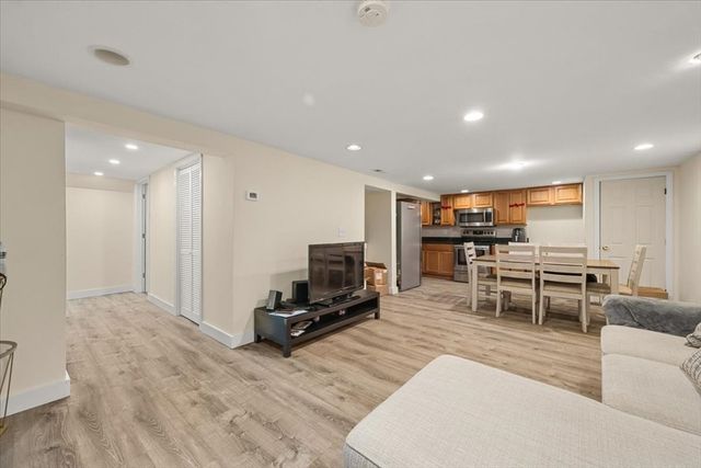 33 Prince St, Brockton, MA 02302