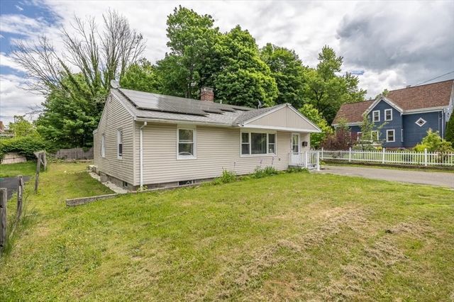 33 Prince St, Brockton, MA 02302